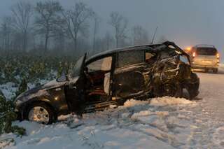 Verletzte und Verkehrschaos nach kurzen Schneesturm unfall-ipf-landesstrasse_02.jpg
