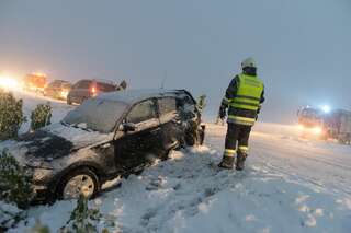 Verletzte und Verkehrschaos nach kurzen Schneesturm unfall-ipf-landesstrasse_09.jpg
