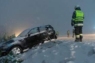 Verletzte und Verkehrschaos nach kurzen Schneesturm unfall-ipf-landesstrasse_11.jpg