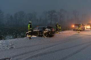 Verletzte und Verkehrschaos nach kurzen Schneesturm unfall-ipf-landesstrasse_12.jpg