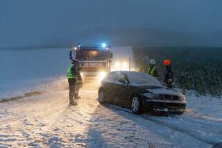 Verletzte und Verkehrschaos nach kurzen Schneesturm unfall-ipf-landesstrasse_16.jpg