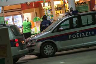 Linzer Tankstelle überfallen - Drei Angestellte mit Waffe bedroht raub-bp-tankstelle-salzburgerst_05.jpg