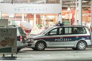 Linzer Tankstelle überfallen - Drei Angestellte mit Waffe bedroht raub-bp-tankstelle-salzburgerst_07.jpg