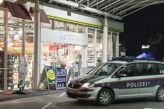 Linzer Tankstelle überfallen - Drei Angestellte mit Waffe bedroht raub-bp-tankstelle-salzburgerst_08.jpg