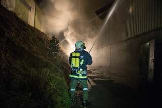 Großbrand bei Abfallunternehmen brand-abfallhaufen_14.jpg
