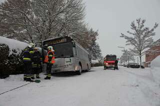 Elf Personen nach Unfall in Linienbus gefangen busunfall-leonding_01.jpg
