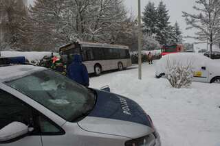 Elf Personen nach Unfall in Linienbus gefangen busunfall-leonding_03.jpg