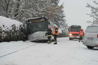 Elf Personen nach Unfall in Linienbus gefangen busunfall-leonding_06.jpg