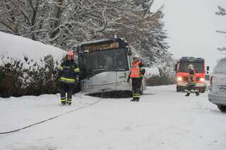 Elf Personen nach Unfall in Linienbus gefangen busunfall-leonding_07.jpg