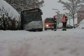 Elf Personen nach Unfall in Linienbus gefangen busunfall-leonding_09.jpg