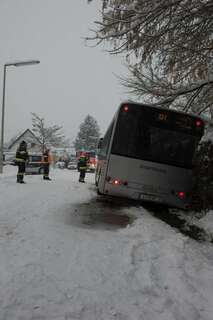 Elf Personen nach Unfall in Linienbus gefangen busunfall-leonding_12.jpg