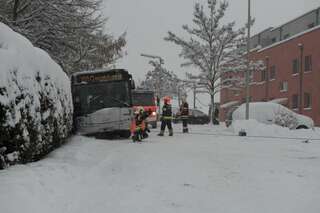 Elf Personen nach Unfall in Linienbus gefangen busunfall-leonding_14.jpg