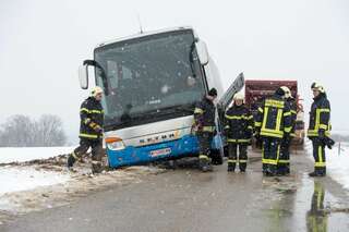 Reisebus blieb stecken - 40 Schüler befreit 20130210-7368.jpg