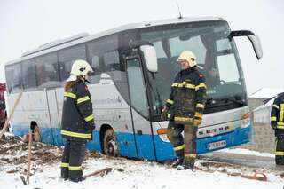 Reisebus blieb stecken - 40 Schüler befreit 20130210-7370.jpg