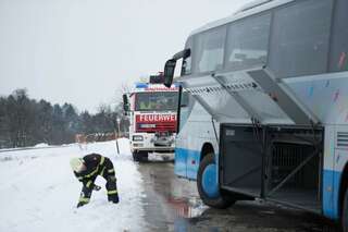 Reisebus blieb stecken - 40 Schüler befreit 20130210-7405.jpg