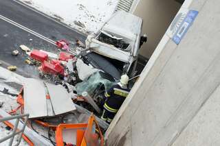 Schwerer Verkehrsunfall in Tunnel - Mann in Kleintransporter eingeklemmt 20130213-7648.jpg