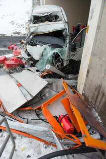 Schwerer Verkehrsunfall in Tunnel - Mann in Kleintransporter eingeklemmt 20130213-7649.jpg