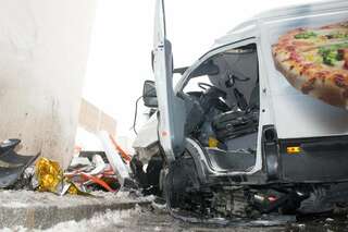 Schwerer Verkehrsunfall in Tunnel - Mann in Kleintransporter eingeklemmt 20130213-7667.jpg