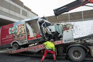 Schwerer Verkehrsunfall in Tunnel - Mann in Kleintransporter eingeklemmt 20130213-7717.jpg