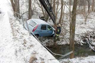 Fahrzeug stürzt über Brücke 20130222-8070.jpg