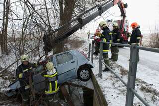 Fahrzeug stürzt über Brücke 20130222-8079.jpg