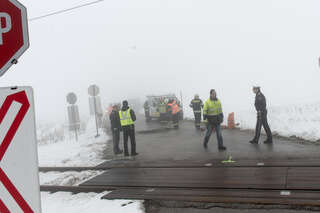 Kleinbus kollidierte mit Zug - 150 Schüler unverletzt 20130227-8895.jpg