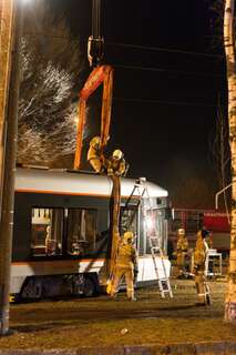 Rettung krachte gegen Straßenbahn 20130302-9420.jpg