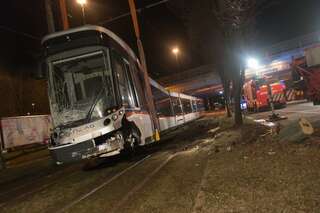 Rettung krachte gegen Straßenbahn 20130302-9442.jpg