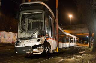 Rettung krachte gegen Straßenbahn 20130302-9443.jpg