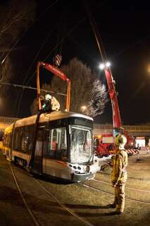 Rettung krachte gegen Straßenbahn 20130302-9463.jpg