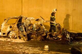 Frontal in Tunnelportal gekracht: Lenker Tot - Fahrzeug ausgebrannt 20120303-8999.jpg