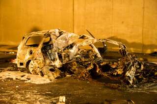 Frontal in Tunnelportal gekracht: Lenker Tot - Fahrzeug ausgebrannt 20120303-9001.jpg
