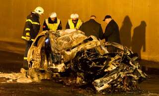 Frontal in Tunnelportal gekracht: Lenker Tot - Fahrzeug ausgebrannt 20120303-9024.jpg