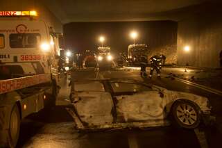 Frontal in Tunnelportal gekracht: Lenker Tot - Fahrzeug ausgebrannt 20120303-9035.jpg