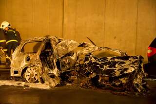 Frontal in Tunnelportal gekracht: Lenker Tot - Fahrzeug ausgebrannt 20120303-9052.jpg