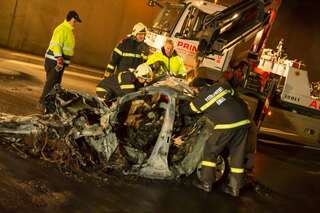 Frontal in Tunnelportal gekracht: Lenker Tot - Fahrzeug ausgebrannt 20120303-9056.jpg