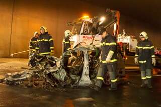 Frontal in Tunnelportal gekracht: Lenker Tot - Fahrzeug ausgebrannt 20120303-9059.jpg
