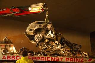 Frontal in Tunnelportal gekracht: Lenker Tot - Fahrzeug ausgebrannt 20120303-9071.jpg