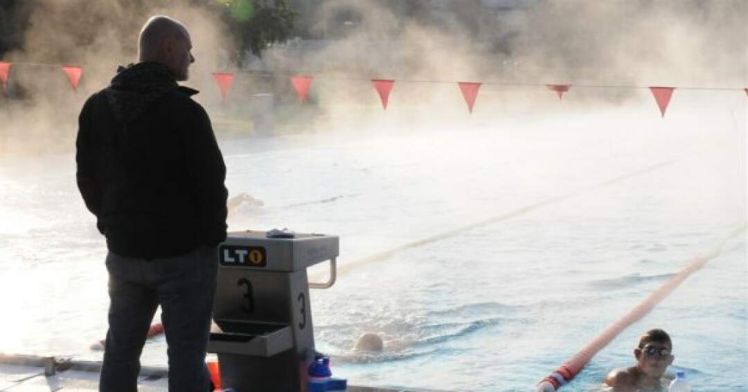 Titelbild: Schwimmtraining bei Temperaturen um den Gefrierpunkt!