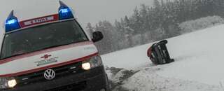 Feuerwehr hilft Lenkerin aus Unfallfahrzeug 20130314-0436.jpg
