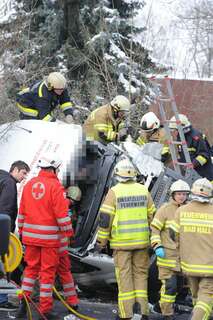 Arbeiter nach Unfall im Firmenbus eingeklemmt 20130315-0198.jpg