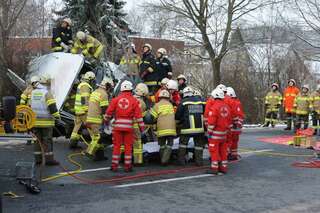 Arbeiter nach Unfall im Firmenbus eingeklemmt 20130315-0213.jpg