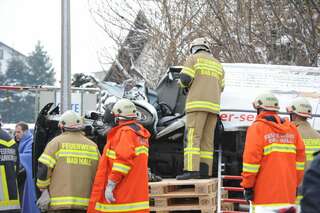 Arbeiter nach Unfall im Firmenbus eingeklemmt 20130315-0226.jpg