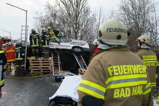 Arbeiter nach Unfall im Firmenbus eingeklemmt 20130315-0512.jpg
