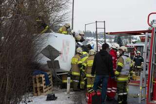 Arbeiter nach Unfall im Firmenbus eingeklemmt 20130315-0517.jpg