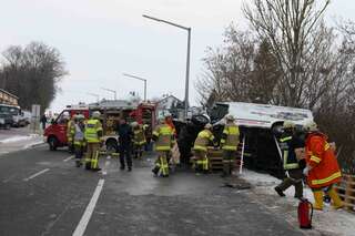 Arbeiter nach Unfall im Firmenbus eingeklemmt 20130315-0534.jpg