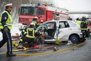 Pkw-Kollision auf Steyrer Nordumfahrung - drei Kinder verletzt 20130326-1787.jpg