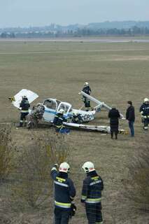 Flugzeugabsturz am Flugplatz Wels 20130402-2355.jpg