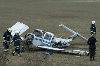 Flugzeugabsturz am Flugplatz Wels 20130402-2356.jpg