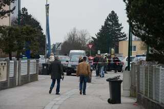 Banküberfall in Wels: Täter drohte mit Bombe 20130404-2427.jpg